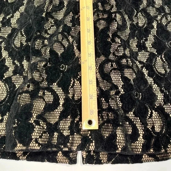 Lauren Ralph Lauren Dress Velvet Lace Sheath Black V Neck Sleeveless NWT Size 6 - Picture 13 of 13